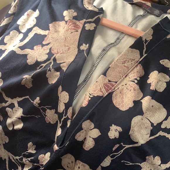 Azalea by Firmiana navy & cream floral tunic size 4x - Picture 11 of 12